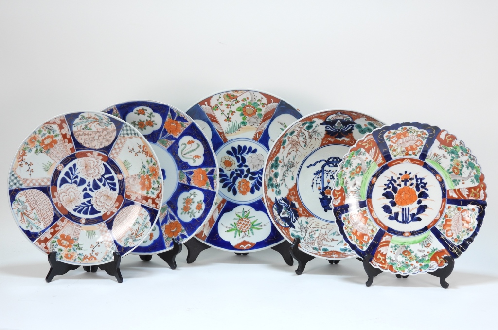 Appraisal: PC JAPANESE IMARI PORCELAIN CHARGERS Japan th CenturyIncludes five chargers