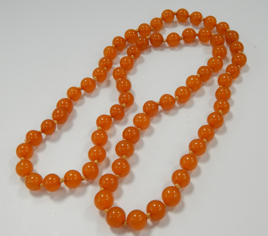 Appraisal: An amber bead necklace comprising circular beads on knotted string