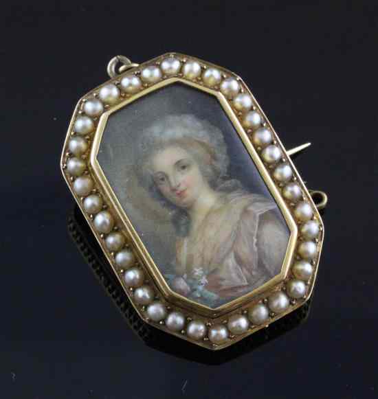 Appraisal: A Victorian gold and split pearl set octagonal brooch inset