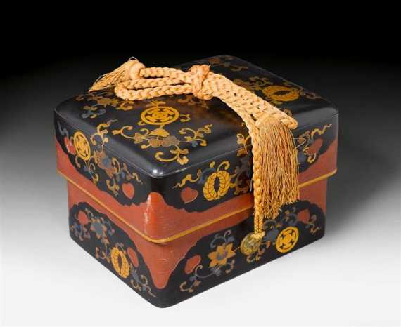 Appraisal: A BLACK AND RED TEBAKO LACQUERBOX DECORATED IN GOLD AND