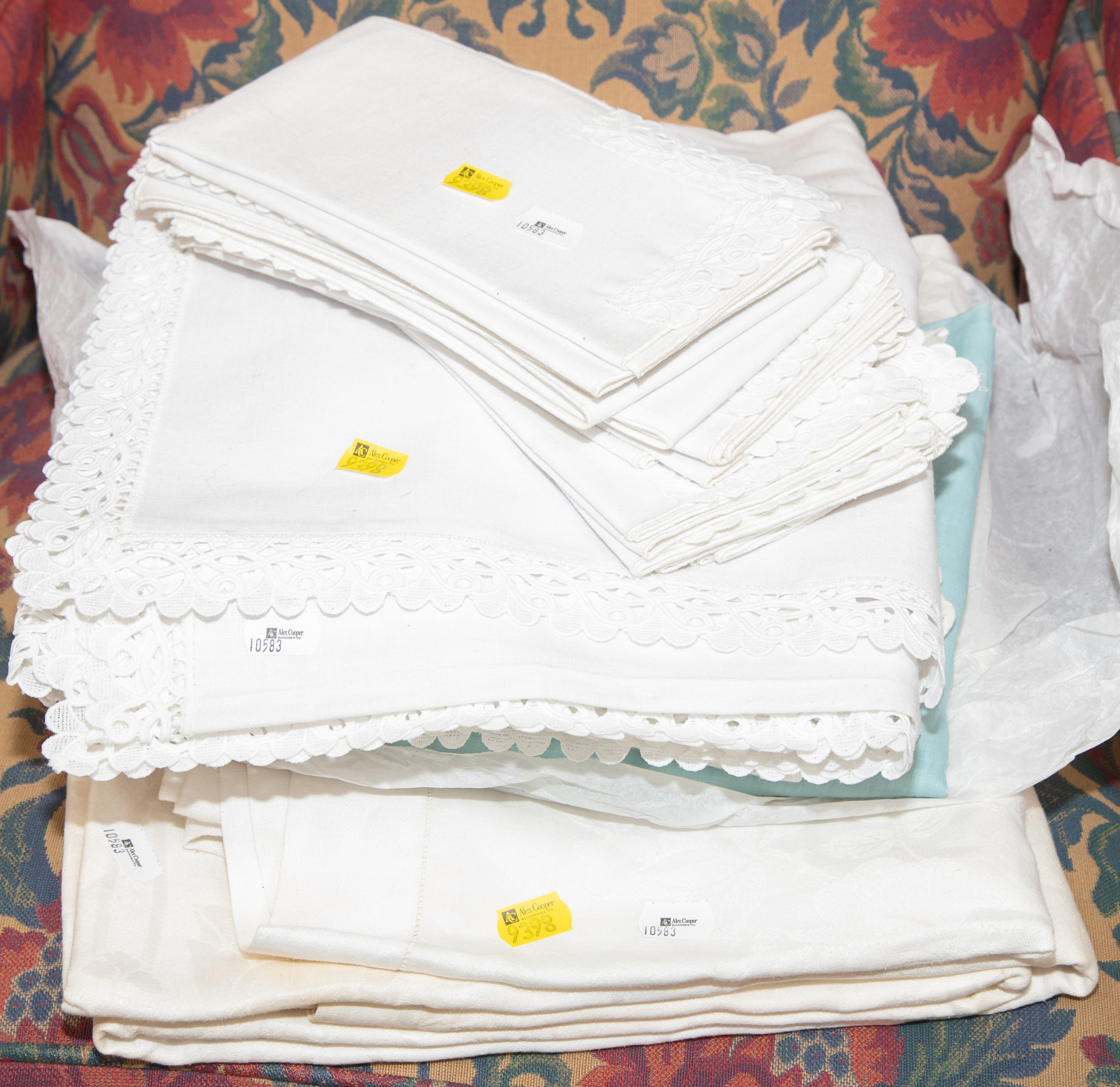 Appraisal: GROUPING OF VINTAGE TABLE LINENS Including a lace-edge table cloth