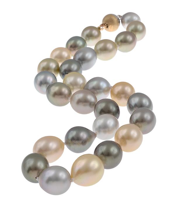 Appraisal: A STRAND OF MULTI-COLOURED SOUTH SEA PEARLS The graduated oval