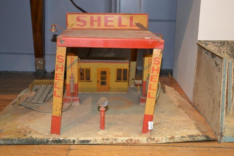 Appraisal: SHELL' TINPLATE STATION- LARGE AND TIN PLATE MODEL BATHROOM