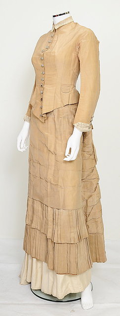 Appraisal: A cream Victorian outfit consisting of a blouse skirt and