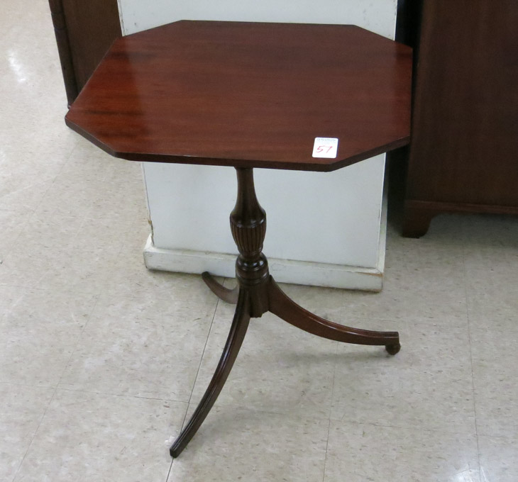 Appraisal: FEDERAL MAHOGANY TILT-TOP TEA TABLE American late th century having