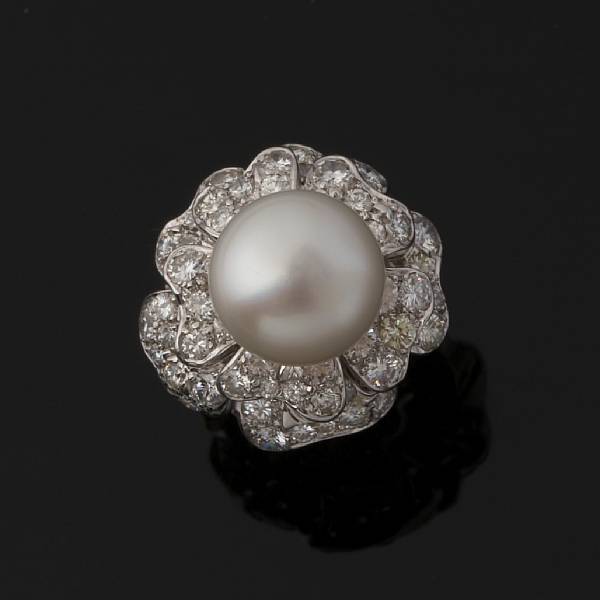 Appraisal: A South Sea cultured pearl and diamond ring pearl measuring