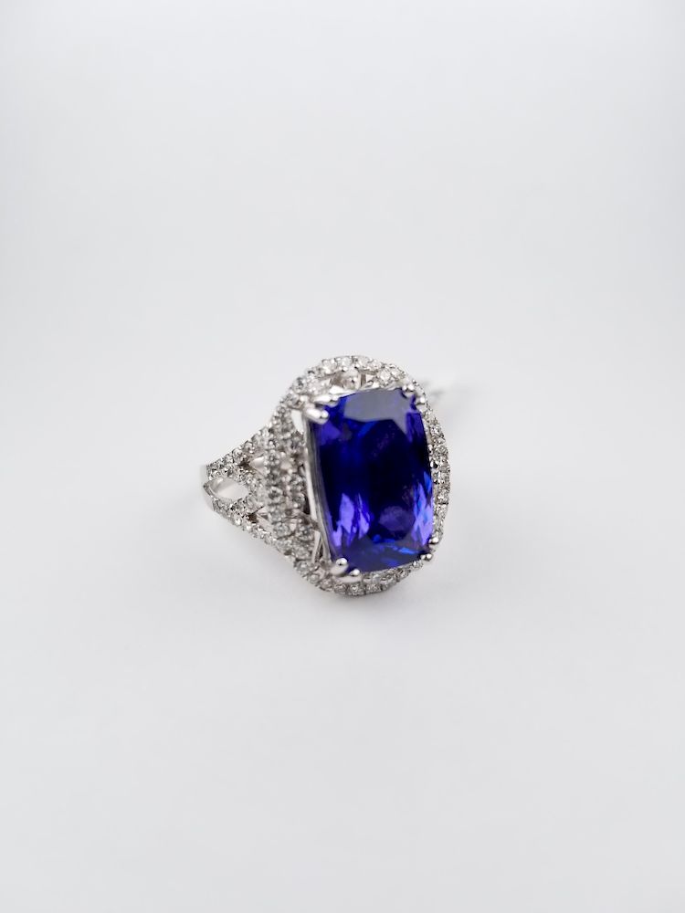 Appraisal: ct Tanzanite Diamond Platinum Ring ct Tanzanite Diamond Platinum Ring