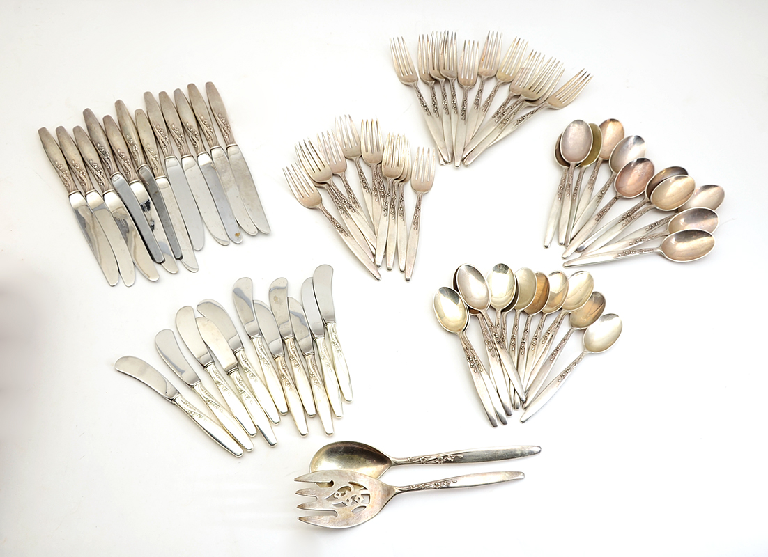 Appraisal: LUNT SUMMER SONG STERLING FLATWARE SERVICE Approx pieces in the