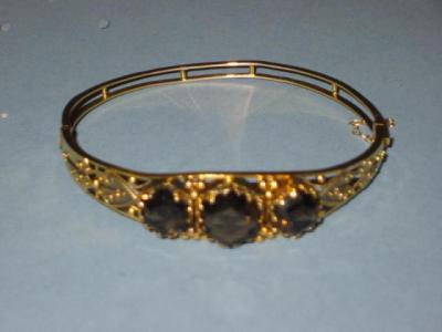 Appraisal: A VICTORIAN SMOKY QUARTZ BANGLE the hinged top set with