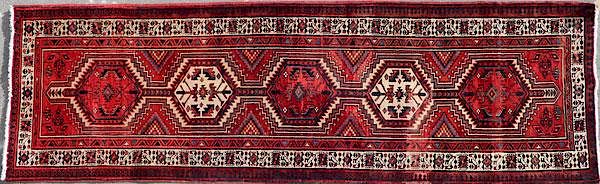 Appraisal: QASHQAI SOUTHWEST PERSIAN HAND WOVEN ORIENTAL RUG A QASHQAI SOUTHWEST