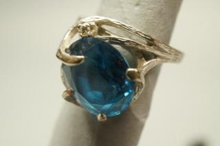 Appraisal: K White Gold Blue Stone Ring Swirl design se K