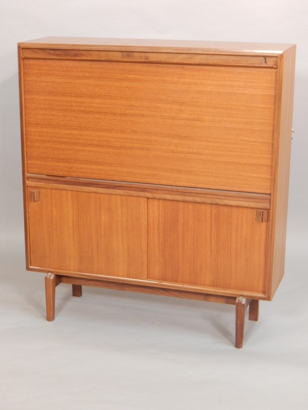 Appraisal: A Retro style teak bureau with a fall front and