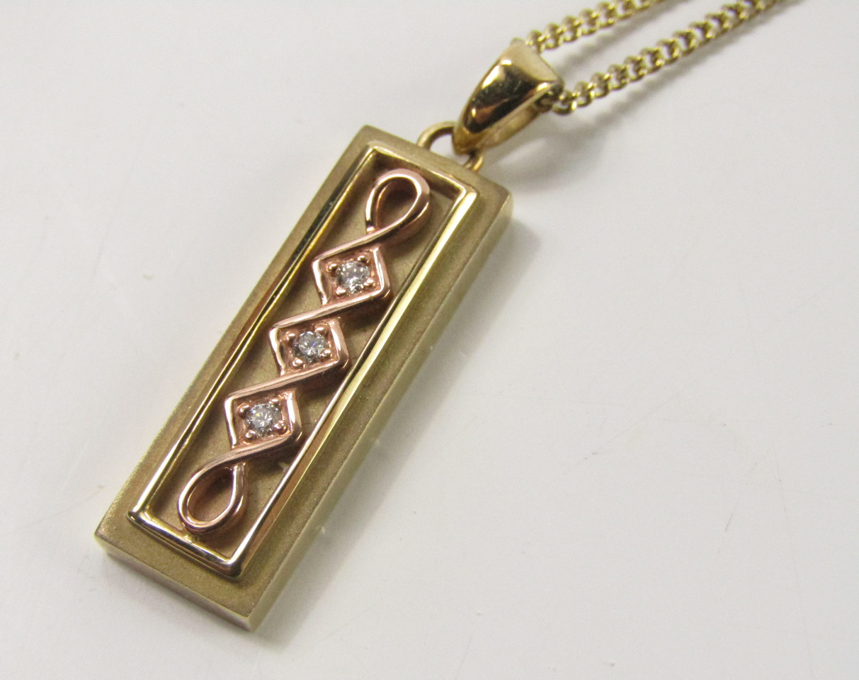 Appraisal: A Clogan yellow metal ingot on a ct gold chain