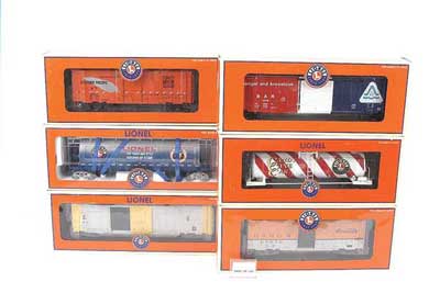 Appraisal: Lionel O Gauge Freight Cars consisting of base electrical Hopper