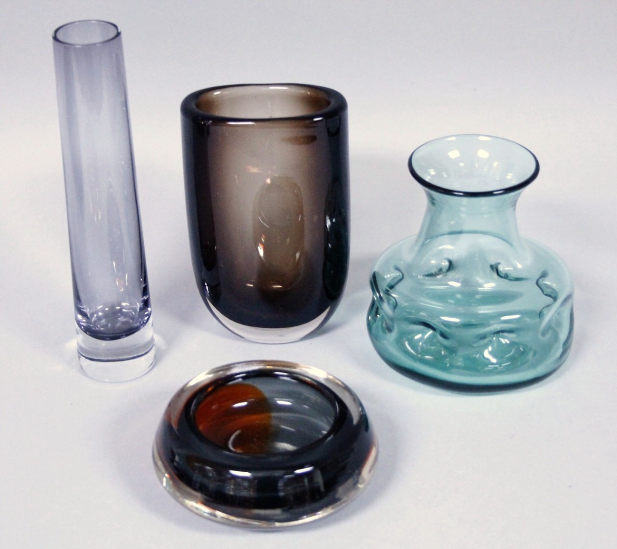 Appraisal: Various glassware comprising a Whitefriars cinnamon vase Baxter pattern no