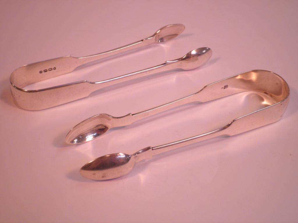 Appraisal: Two pairs of silver sugar tongs fiddle pattern plain form