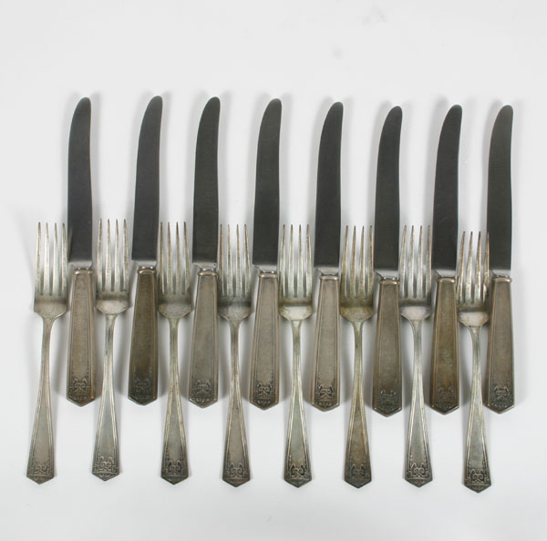 Appraisal: Lot of pieces International sterling flatware in the Devonshire pattern