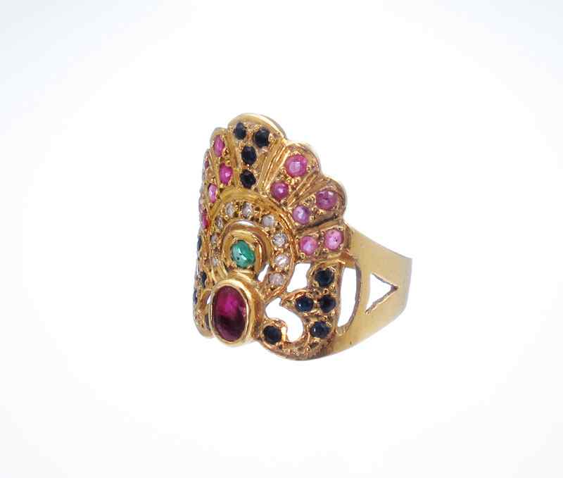 Appraisal: K GEMSTONE DIAMOND RING K yellow gold ring contains round