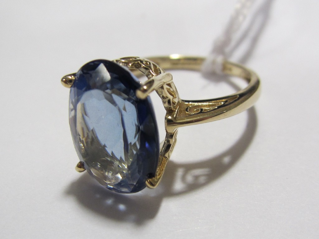 Appraisal: Nine carat gold blueberry quartz single stone ring