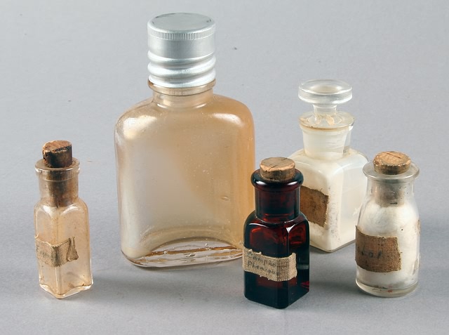 Appraisal: WWI US Med Bottles