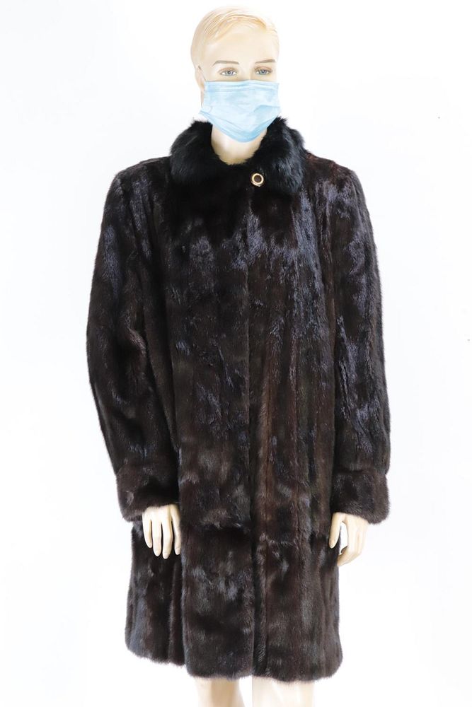 Appraisal: Natural Mink Coat Natural mink coat Silk lining with extra