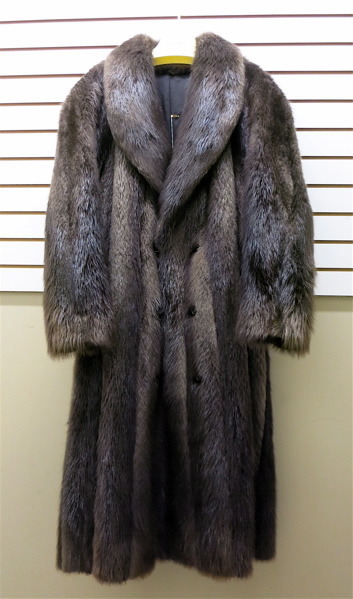 Appraisal: GENTLEMAN'S FULL LENGTH BEAVER FUR COAT double breasted with four