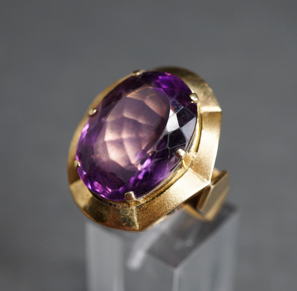 Appraisal: Tested -Karat Yellow-Gold and Amethyst Ring Amethyst measuring approx x