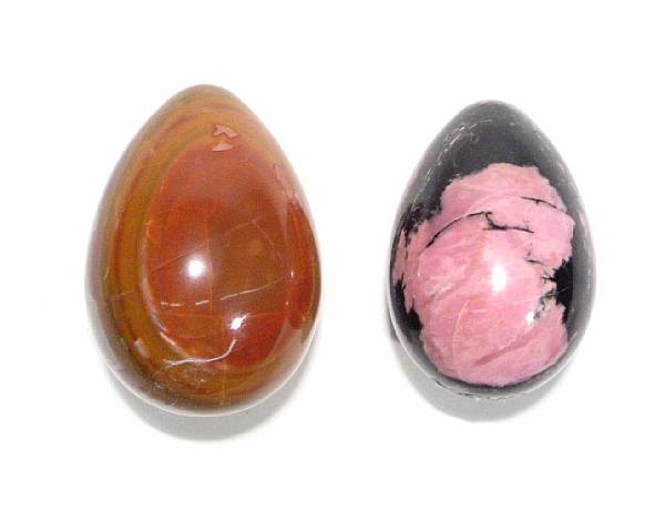 Appraisal: Agate Egg and Rhodonite Egg Both carved of material originating