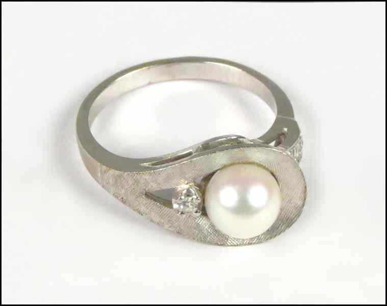 Appraisal: PEARL DIAMOND AND KARAT WHITE GOLD RING Central pearl is