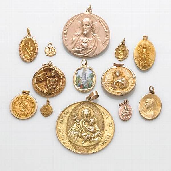 Appraisal: A collection of thirteen enamel k k and k gold