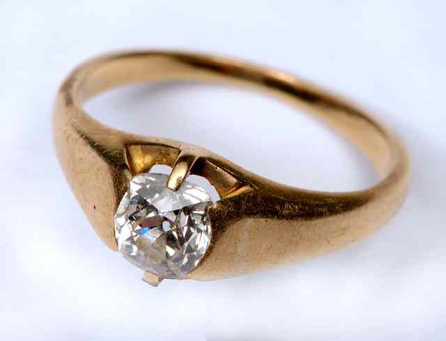 Appraisal: A DIAMOND SET GYPSY RING with claw set cushion cut