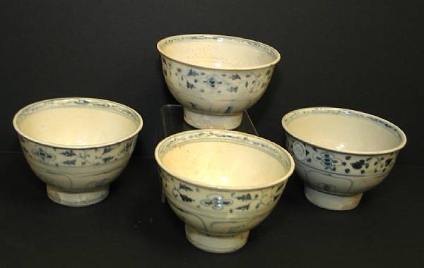 Appraisal: Six blue and white deep footed bowls Late th Early