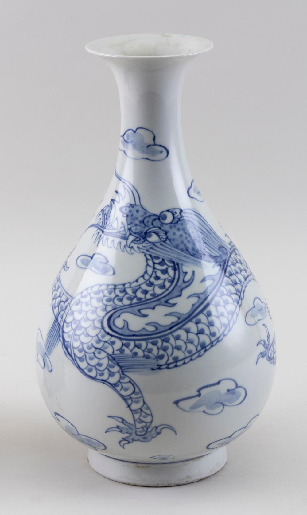 Appraisal: CHINESE BLUE AND WHITE PORCELAIN VASE EARLY TH CENTURY HEIGHT