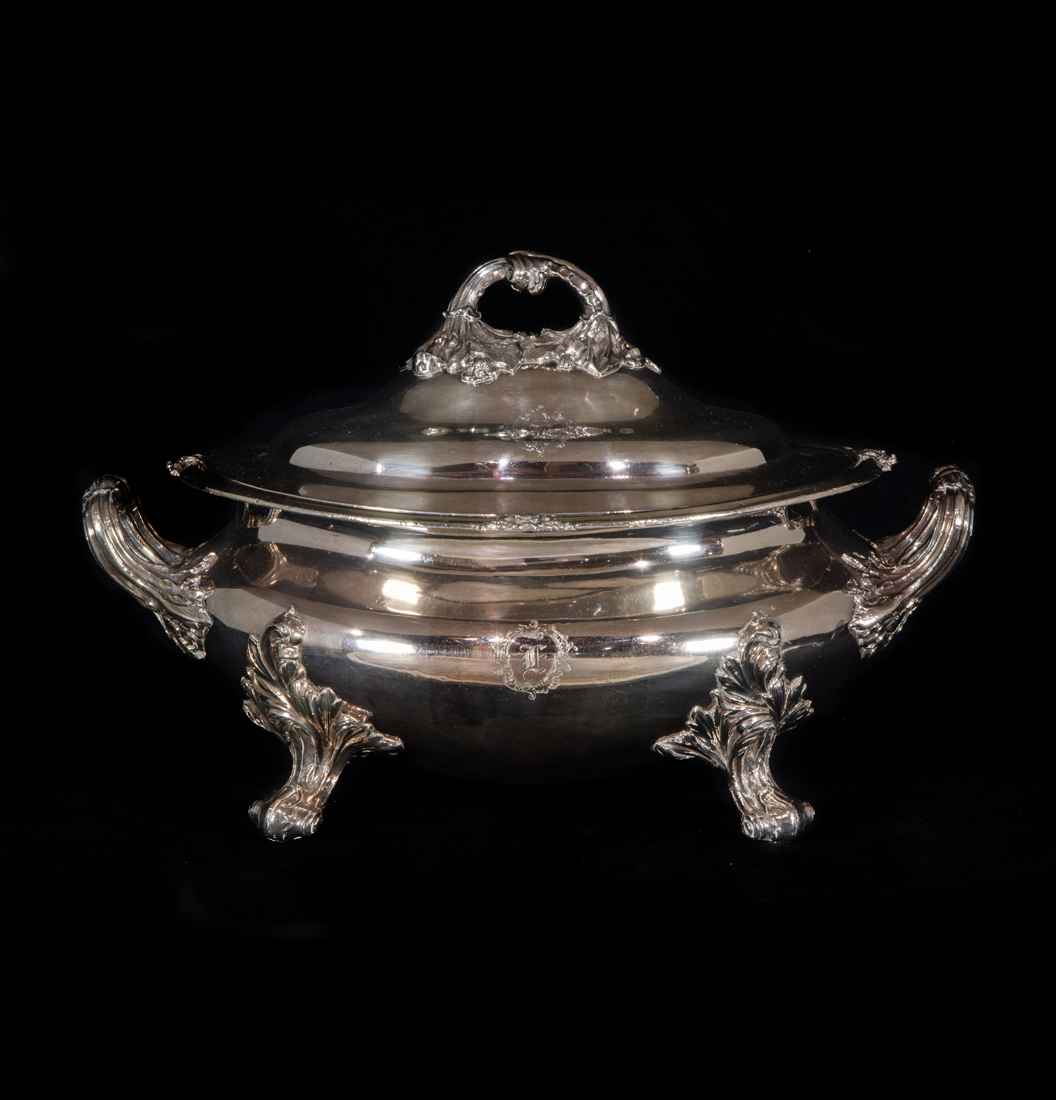 Appraisal: A FINE EUROPEAN SHEFFIELD COVERED SOUP TUREEN A fine European