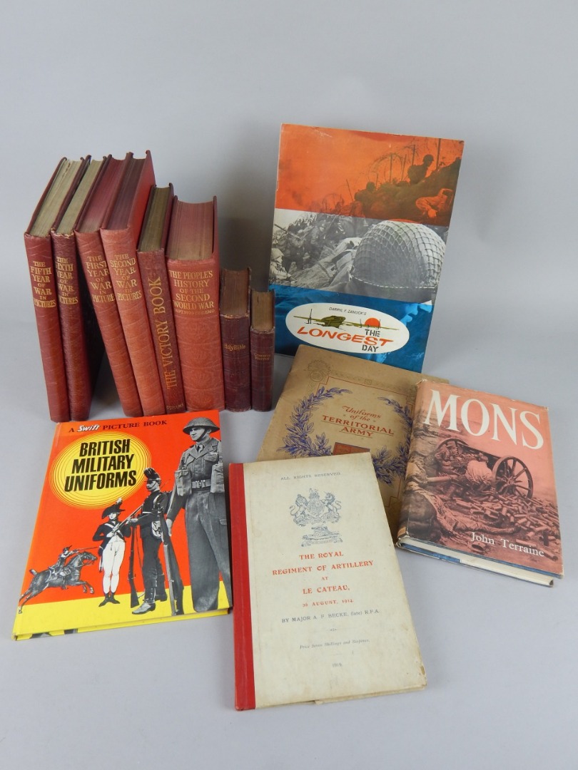 Appraisal: A quantity of various books on militaria to include the