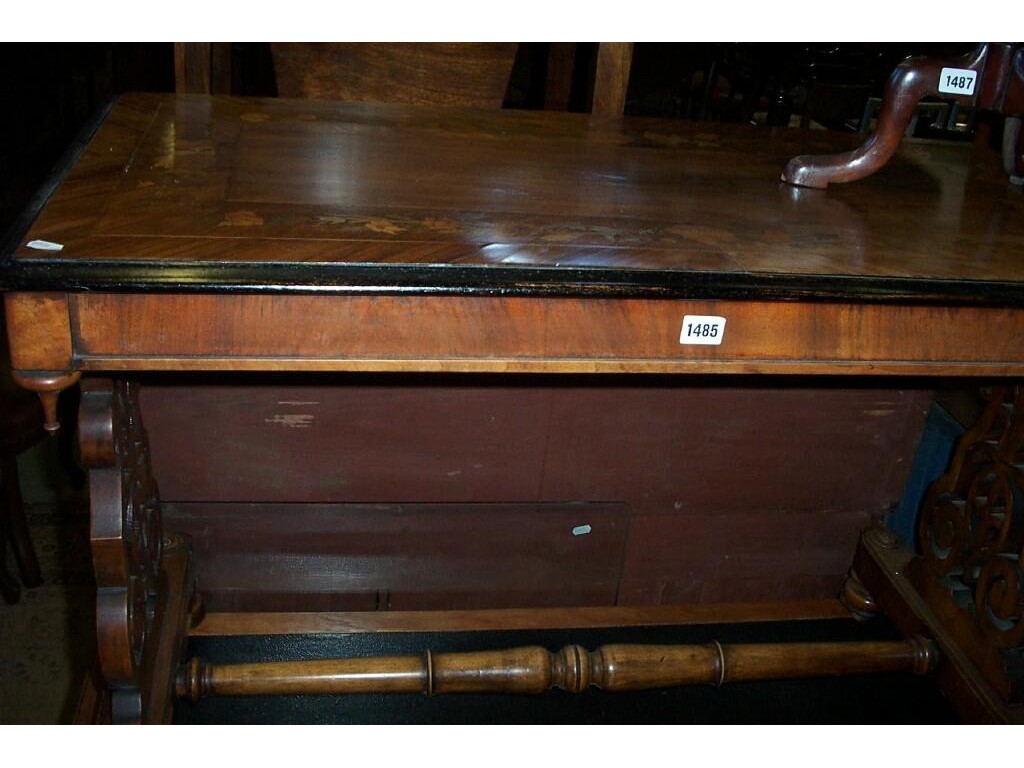 Appraisal: A Victorian walnut centre table the top with inlaid and