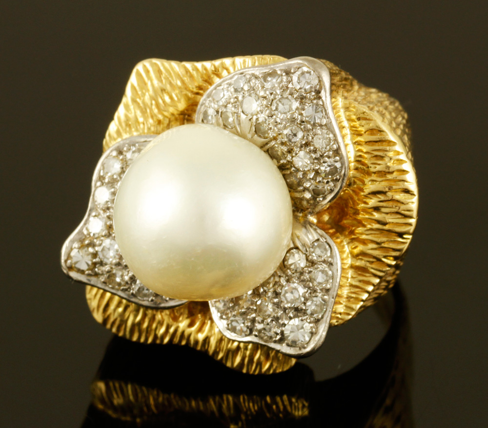 Appraisal: - K Diamond and Pearl Ring k diamond and pearl