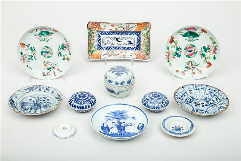 Appraisal: Assorted Chinese Blue and White Porcelain Articles Comprising three blue