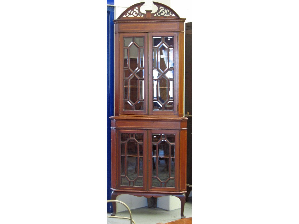 Appraisal: An Edwardian mahogany corner cabinet the doors glazed with bevelled