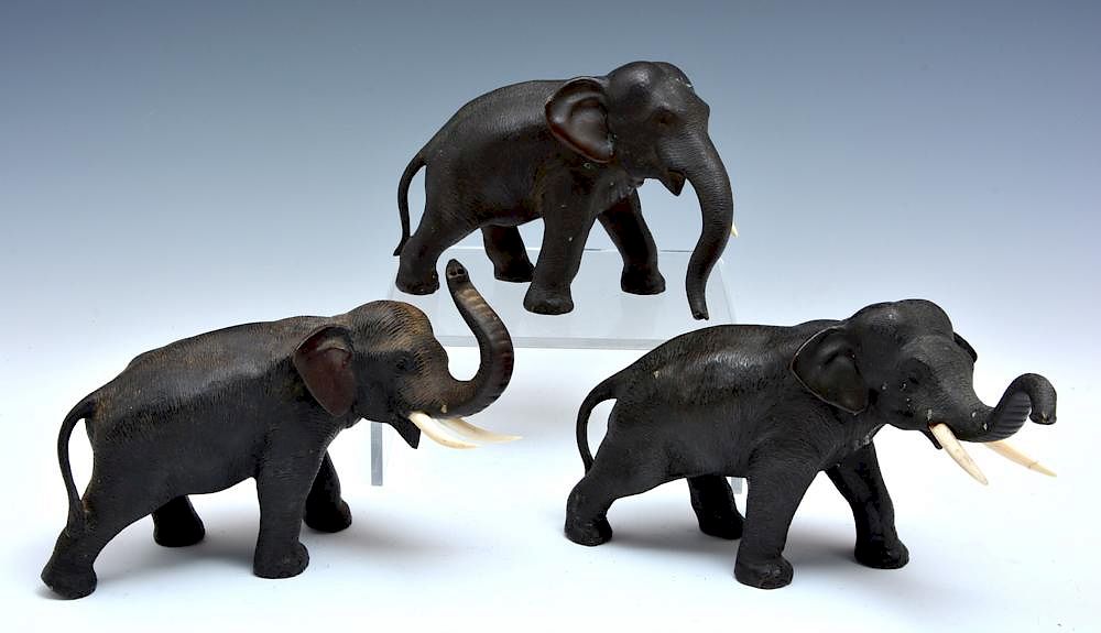 Appraisal: Grouping of three Japanese bronze elephants t Grouping of three