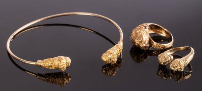 Appraisal: A k gold torc bangle with lion mask terminals approximately