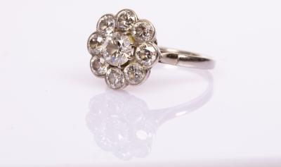 Appraisal: A diamond cluster ring the nine old brilliant cut cluster