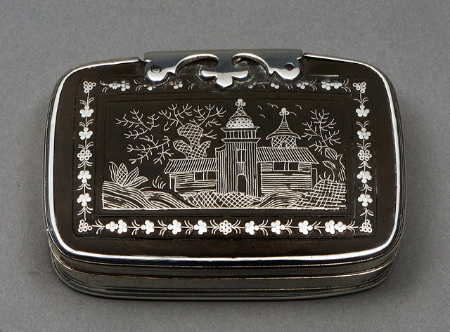 Appraisal: A QUEEN ANNE SILVER SNUFF BOX cushion shaped with a