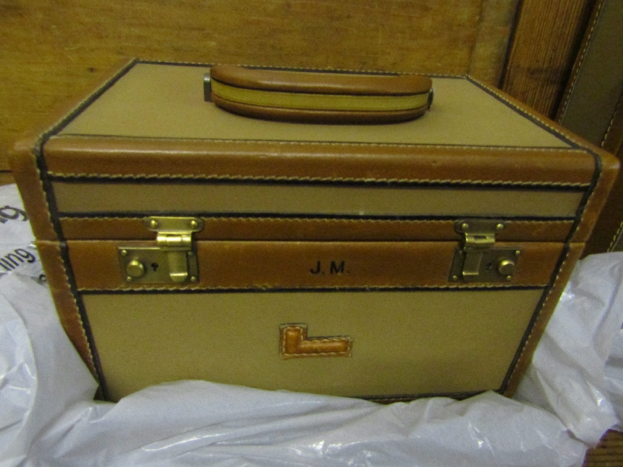 Appraisal: A good quality contemporary fibre and tan leather reinforced suitcase