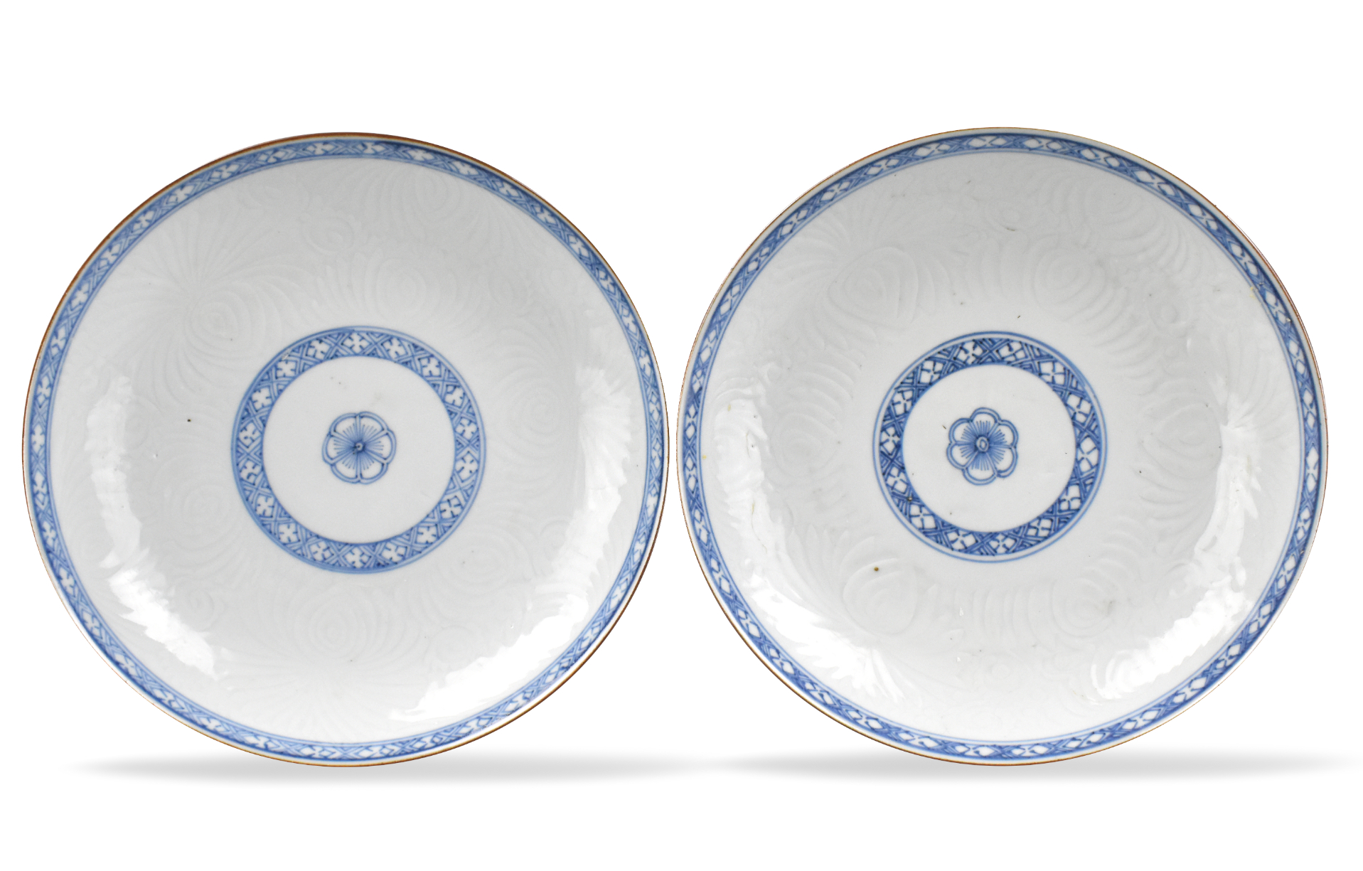 Appraisal: A pair of deep Chinese blue white plates dating from