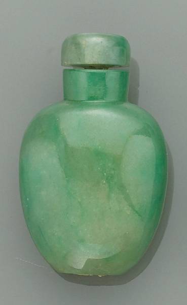 Appraisal: A green jade snuff bottle Of compressed oval shape the