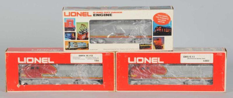 Appraisal: Lot of Lionel O-Gauge Santa Fe Train Cars in OB