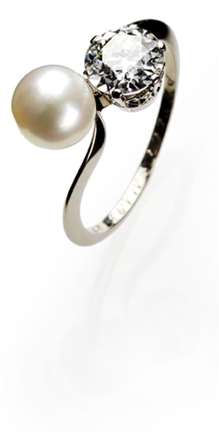 Appraisal: An early th century cultured pearl and diamond set ring