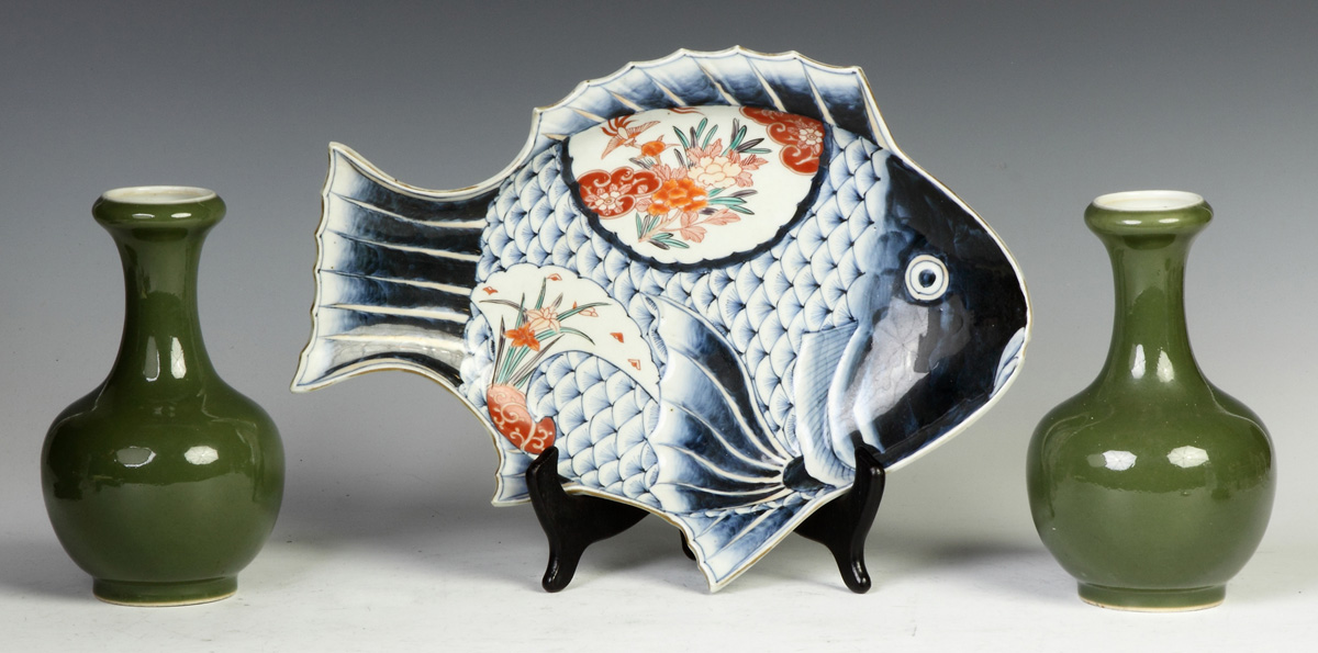 Appraisal: Japanese Imari Porcelain Fish Tray