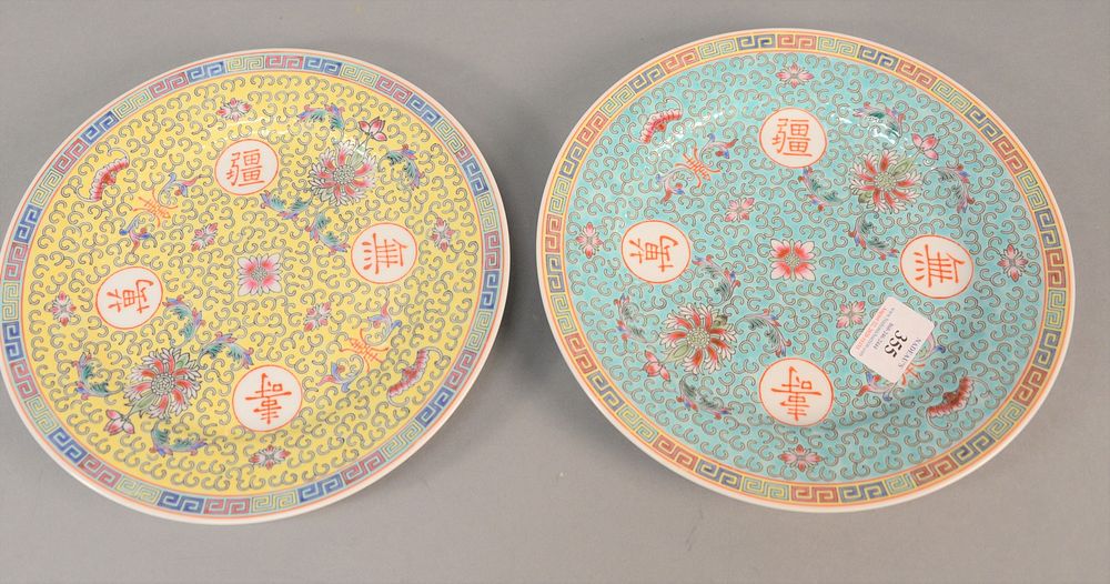 Appraisal: Two sets of Chinese porcelain plates seventeen Famille Rose dia